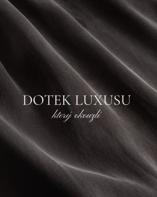 Podívejte se na strukturou a zářivý lesk této látky – každý pohyb odhaluje její noblesu. Cupro, přezdívané veganské...